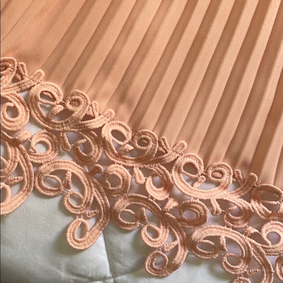 Express dress - Picture 2 of 4